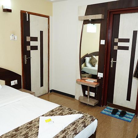 Marshall The Hotel Ахмедабад Екстериор снимка