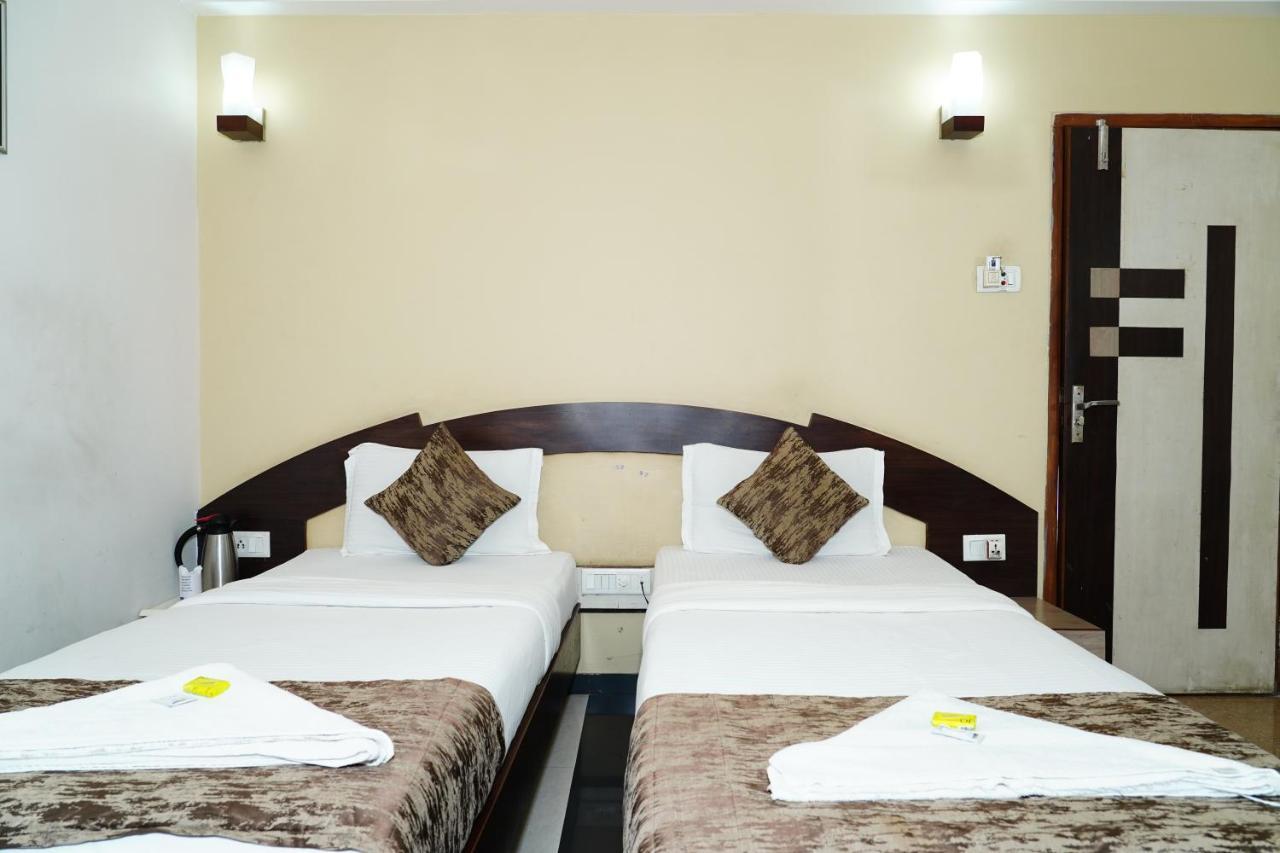 Marshall The Hotel Ахмедабад Екстериор снимка