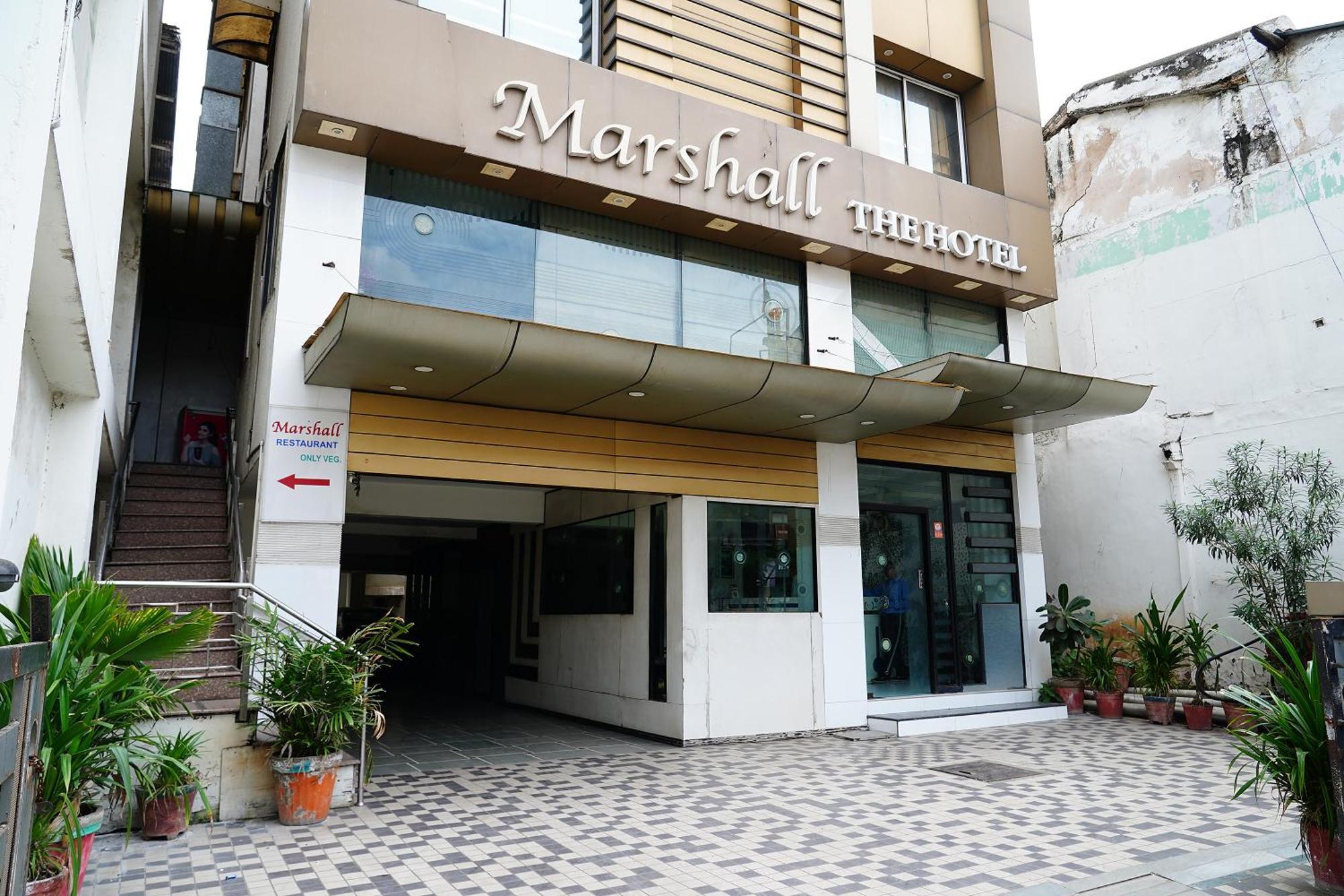 Marshall The Hotel Ахмедабад Екстериор снимка